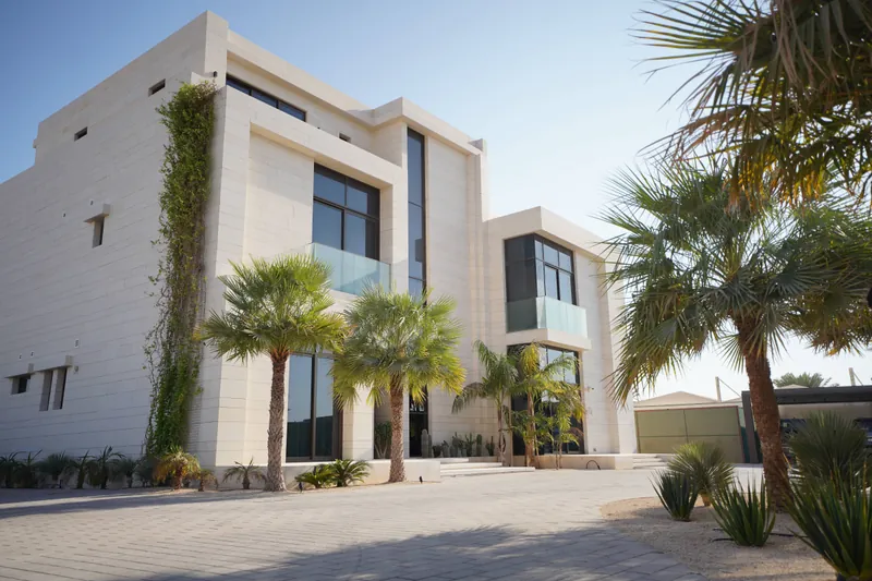 Nad Al Sheba villa landscape by Yardscape